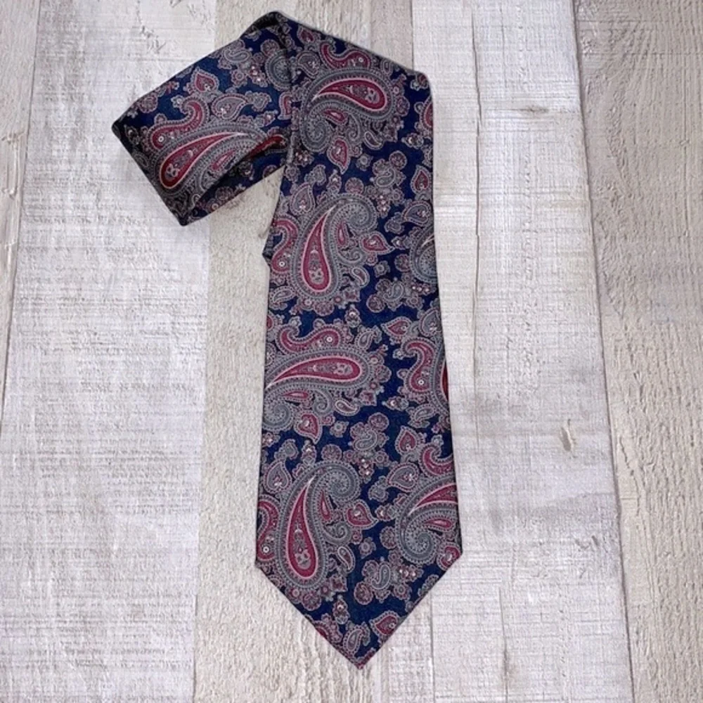 Bert Pulitzer silk paisley tie